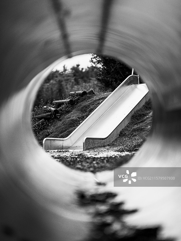 杭州青山村内修葺中的儿童乐园滑梯图片素材