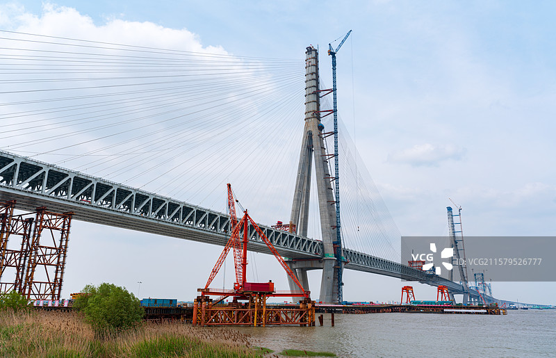 建设中的常泰长江大桥，公铁两用桥图片素材