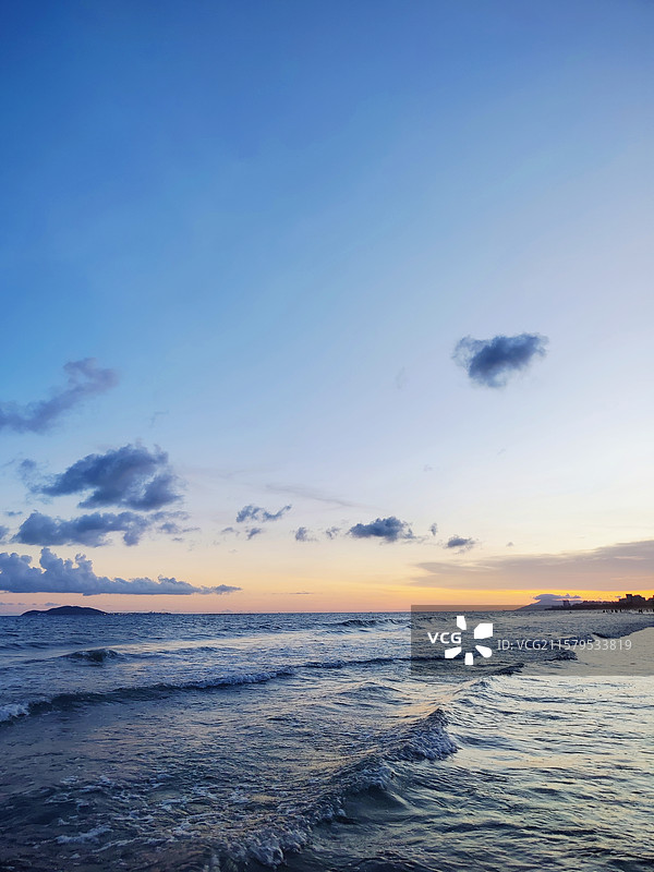 海南三亚湾海边日落晚霞图片素材