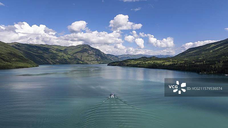 中国新疆阿勒泰喀纳斯湖自然风光图片素材