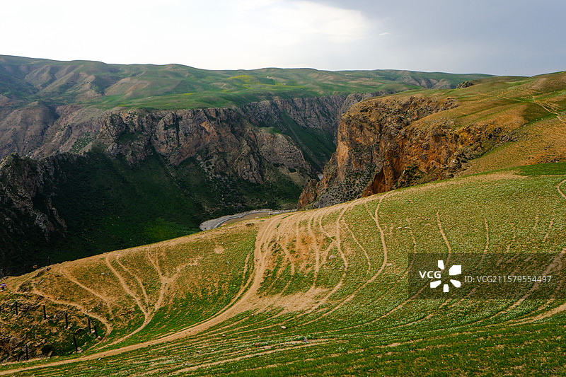 中国新疆伊犁州特克斯县喀拉峻世界自然遗产核心区，特克斯阔克苏大峡谷景观，阔克苏大峡谷鳄鱼湾图片素材