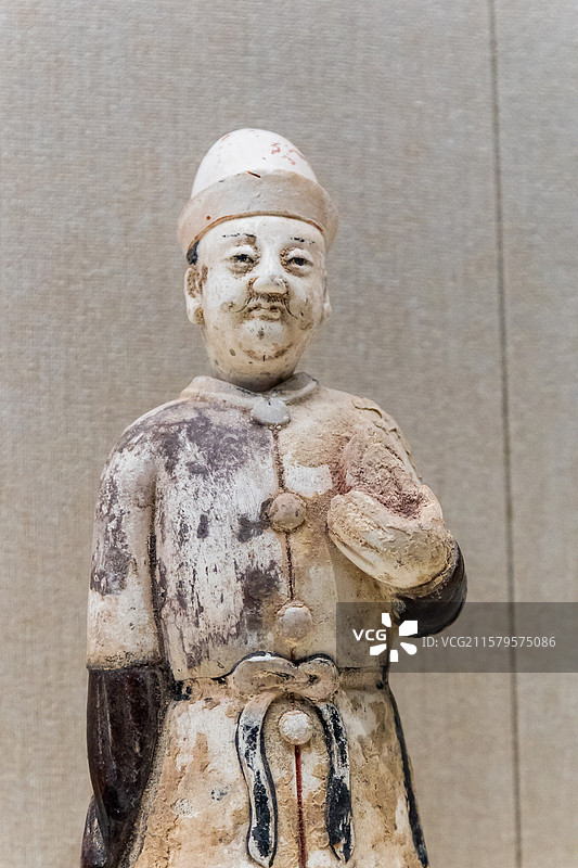 明代丨釉陶彩绘人物俑图片素材