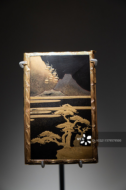 化妆盒，约1923年，香港两依博物馆藏，广东省博物馆凝眸16-20世纪典藏珍宝艺术展图片素材