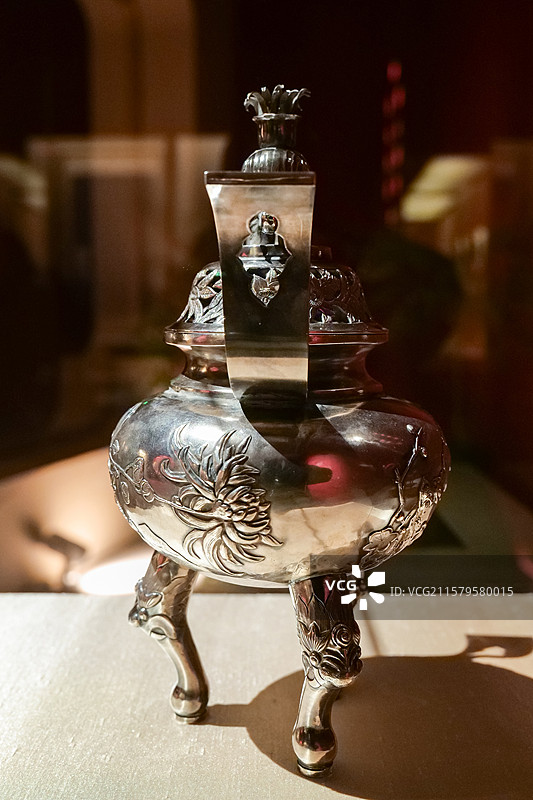 太平有象三足银香炉 公元20世纪 中国国家博物馆“四海一堂春·乙巳蛇年新春文化展”图片素材