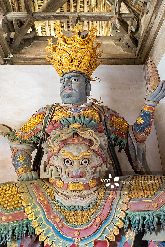 中国山西临汾洪洞县广胜寺，下寺弥陀殿宫殿四大金刚哼哈二将守护神彩绘石雕泥塑，室内人像图像摄影图片素材