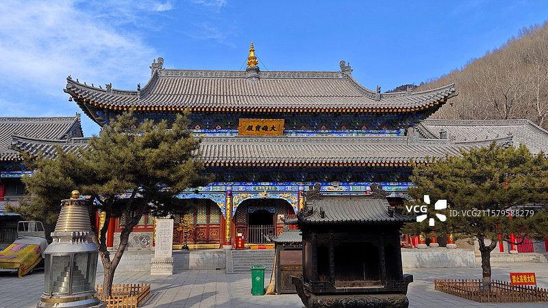 五台山大文殊寺，占地广阔，建筑宏伟，融合汉藏风格，殿宇精美，文物众多，是佛教圣地的一颗璀璨明珠图片素材