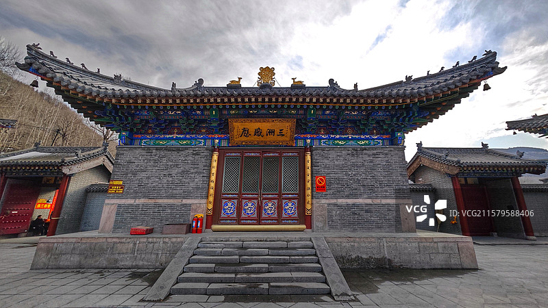 五台山大文殊寺，占地广阔，建筑宏伟，融合汉藏风格，殿宇精美，文物众多，是佛教圣地的一颗璀璨明珠图片素材