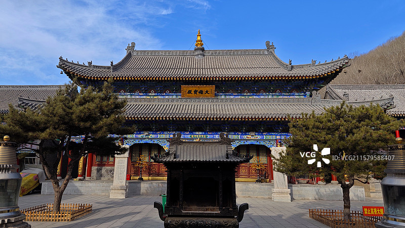五台山大文殊寺，占地广阔，建筑宏伟，融合汉藏风格，殿宇精美，文物众多，是佛教圣地的一颗璀璨明珠图片素材