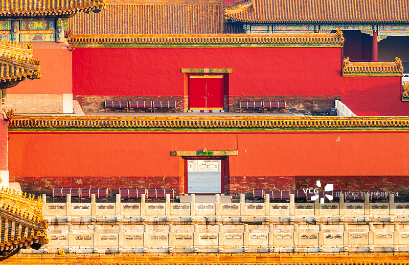 北京故宫：红墙金瓦的宫廷建筑图片素材