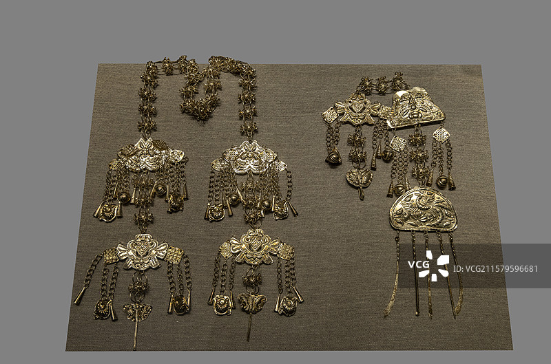 贵州省民族博物馆：松桃苗族女装银饰品（征集于松桃苗族自治县）图片素材