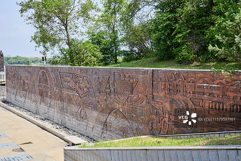 哈尔滨太阳岛风景区浴日台文化浮雕墙图片素材