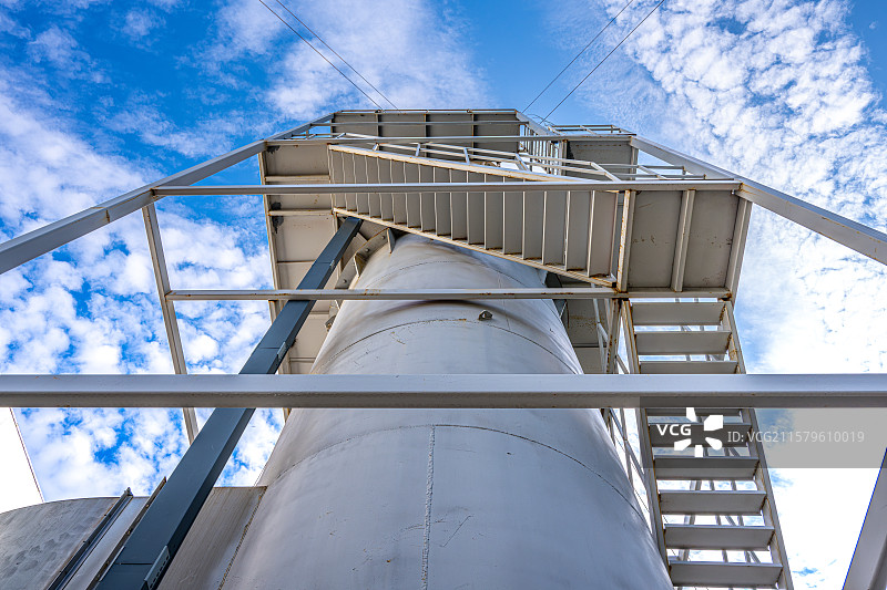 工厂里的大型气体管道 化工VOCs有机废气净化装置 宝中宝环保设备 工业废气净化系统 上海临港产业区图片素材