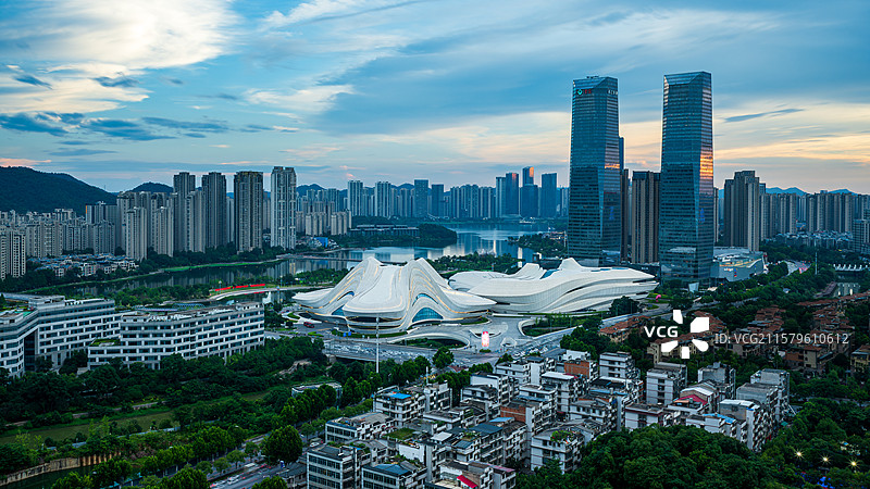 湖南省长沙市岳麓区梅溪湖路，梅溪湖公园，梅溪湖国际文化艺术中心大剧院图片素材