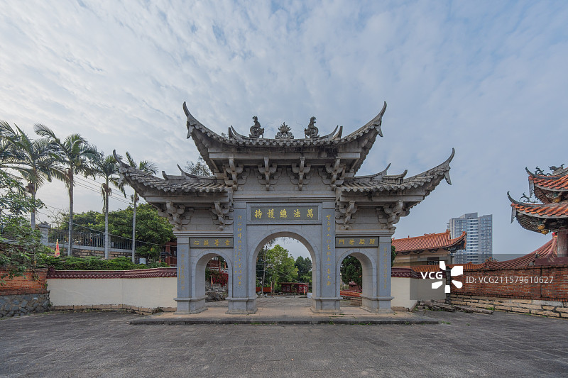 福建省莆田市荔城区东山报恩寺里的寺庙建筑图片素材