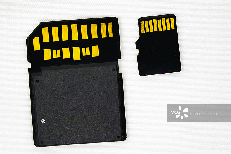 便携式计算机存储设备TF卡和SD卡图片素材