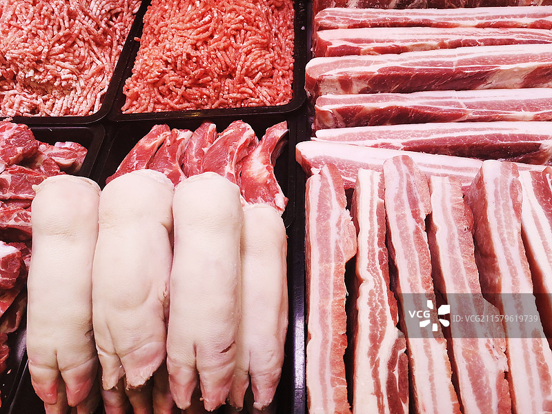 猪肉铺摆放整齐的鲜肉图片素材