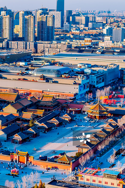 中国辽宁沈阳沈阳故宫和城市天际线航拍建筑特写图片素材