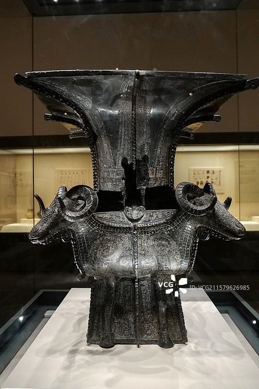 四羊青铜方尊 商后期 1938年湖南宁乡出土 中国国家博物馆古代中国陈列图片素材