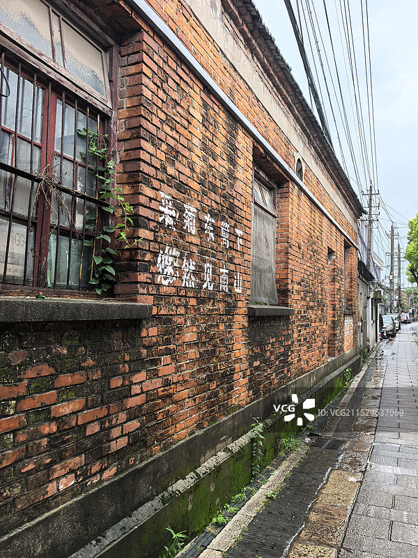 扬州南河下街区的红墙和诗句图片素材