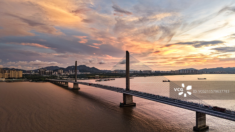 桥贯晚霞图片素材
