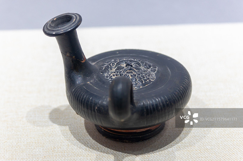 古希腊雅典丨浮雕黑釉壶图片素材