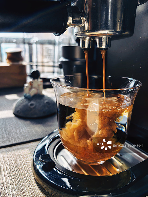 咖啡液的冲击图片素材