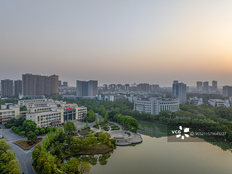 航拍湖北科技学院大学校园建筑咸宁城市风光图片素材
