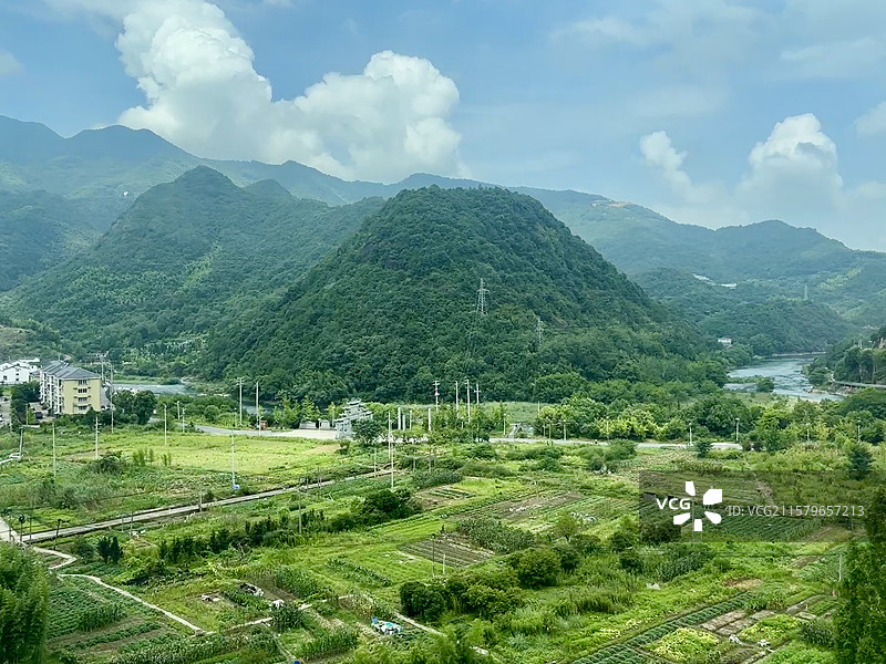 杭州 富阳 郊区 山 天空 云 农田 乡村 山区图片素材