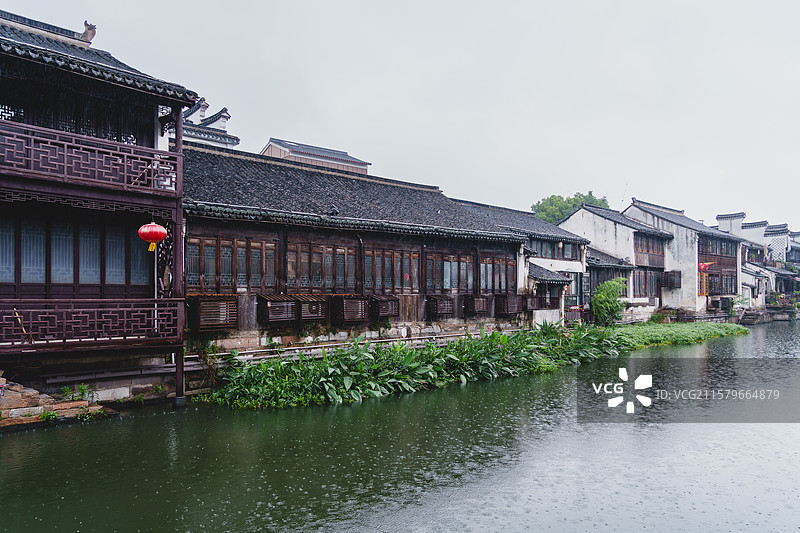 江南古镇南浔雨天景色 烟雨江南水乡古镇南浔 小桥流水人家 雨中古镇 雨中江南古镇 雨中南浔 烟雨南浔图片素材