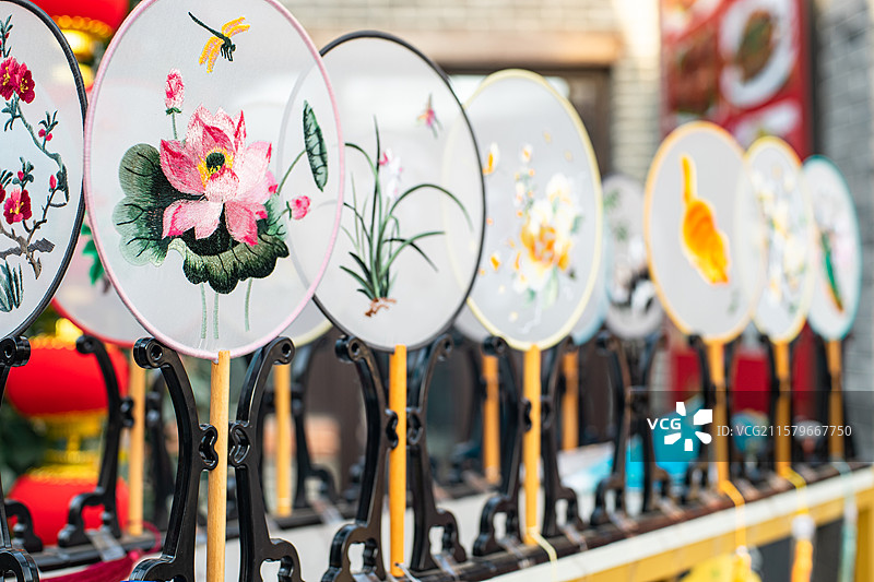 中国传统文化拍摄主题，成一排的团扇，室内无人图像摄影图片素材