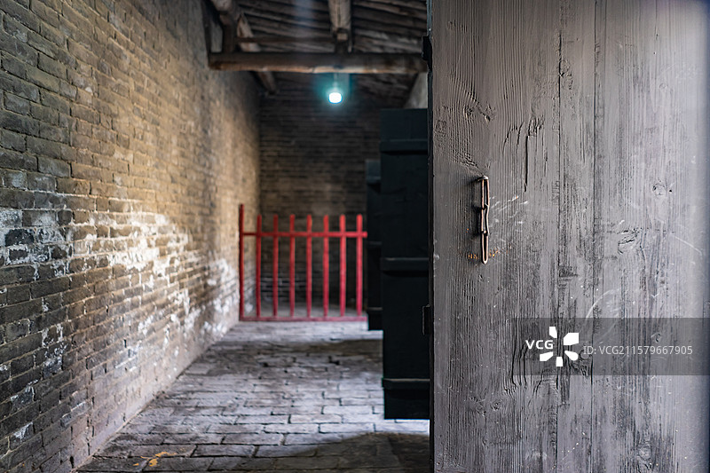 中国山西临汾洪洞县旅游景区，省重点文物保护单位苏三明代监狱男死囚牢，户外白昼雕像图像摄影图片素材