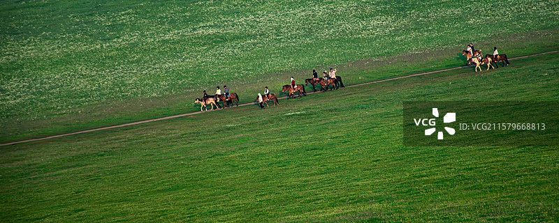草原路上图片素材