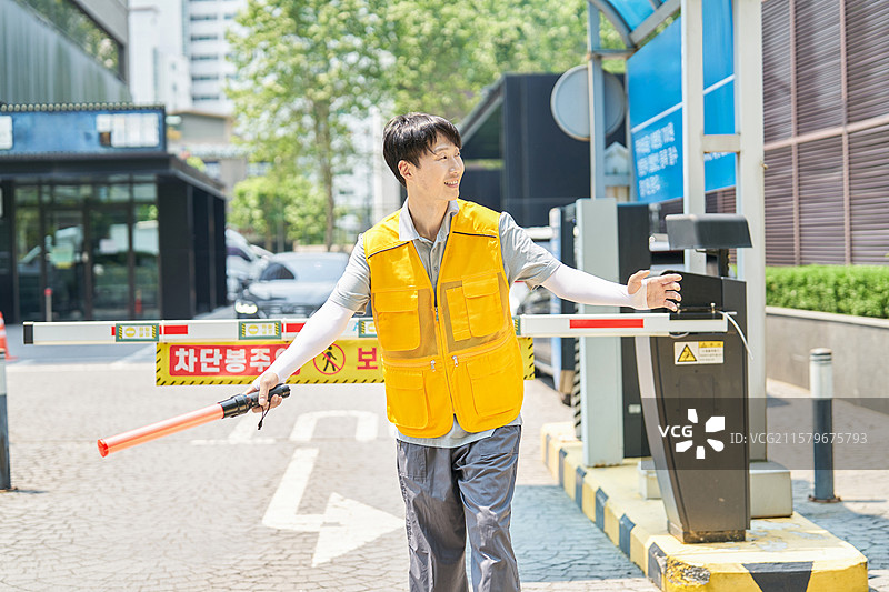 户外，炎热，停车场，停车标志，停车管理员图片素材