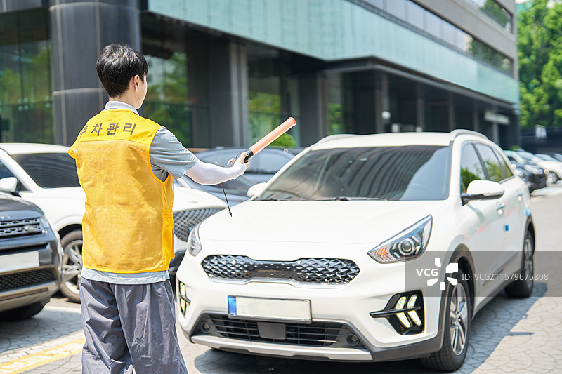 户外，炎热，停车场，停车标志，停车管理员图片素材