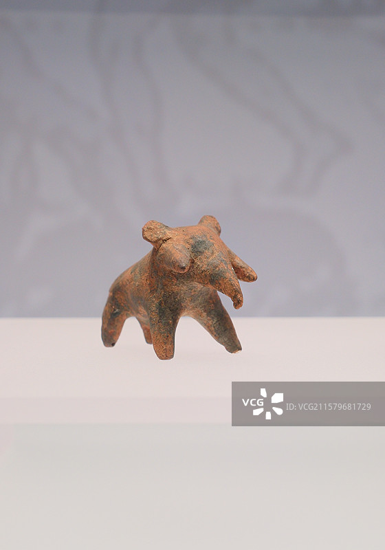 陶狗，石家河文化，湖北天门邓家湾遗址，荆州博物馆图片素材