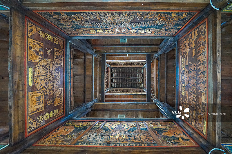 贵州黔东南，肇兴侗寨，鼓楼内部木刻壁画图片素材