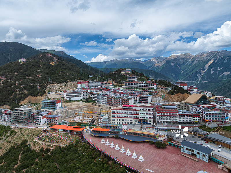 云南香格里拉飞来寺观景台全景图片素材