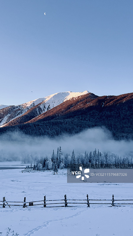 喀纳斯晨雾，神仙湾，冬季图片素材