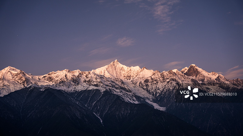 梅里雪山卡瓦格博峰图片素材