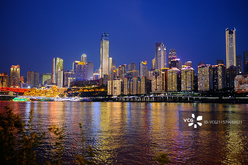 北滨路夜骑，嘉陵江边拍的渝中半岛图片素材