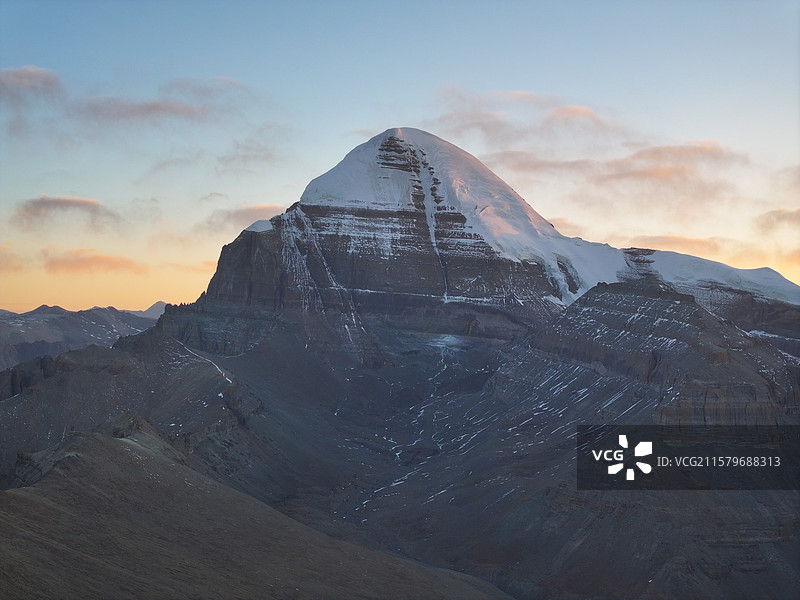 西藏神山岗仁波齐日出图片素材