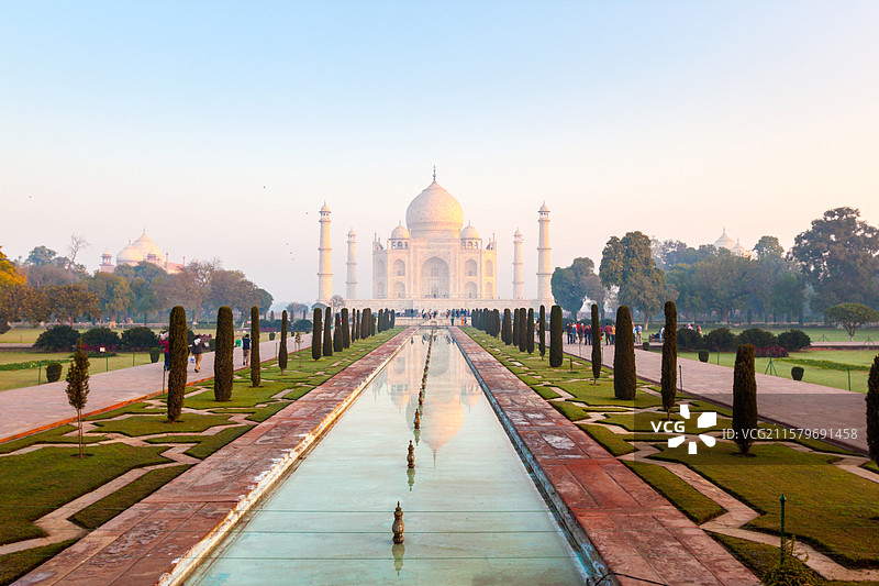 清晨的泰姬陵图片素材