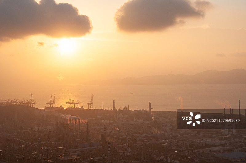 宁波大榭岛七顶山俯瞰中国工业奇迹图片素材