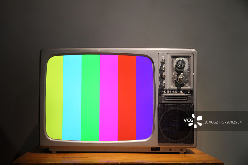 怀旧的彩色电视机图片素材