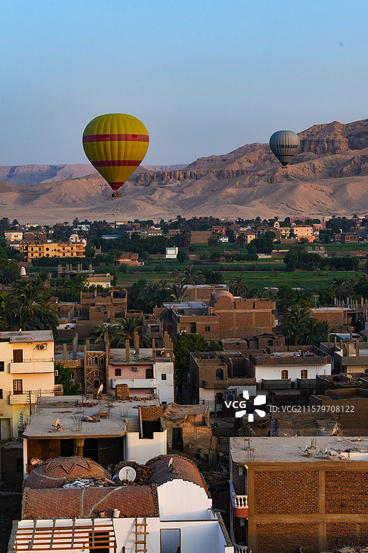 卢克索古城清晨日出热气球图片素材