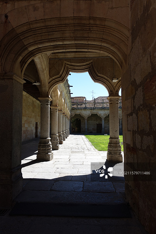 西班牙萨拉曼卡大学古老回廊图片素材