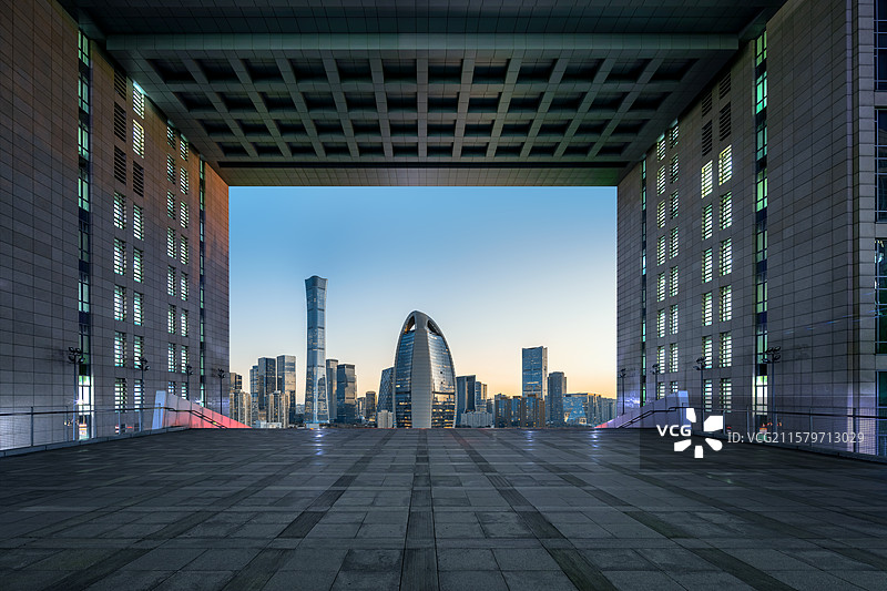 北京国贸城市地标建筑，公路背景，汽车广告背景图，城市背景图片素材