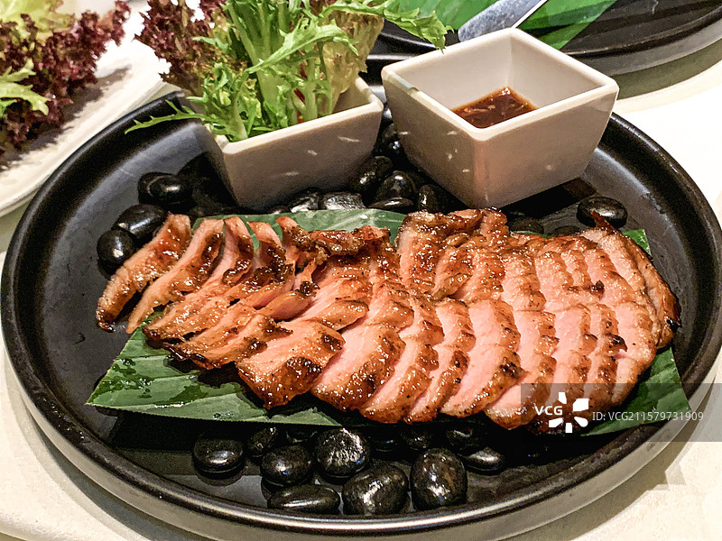 泰式餐具里的泰式美食图片素材