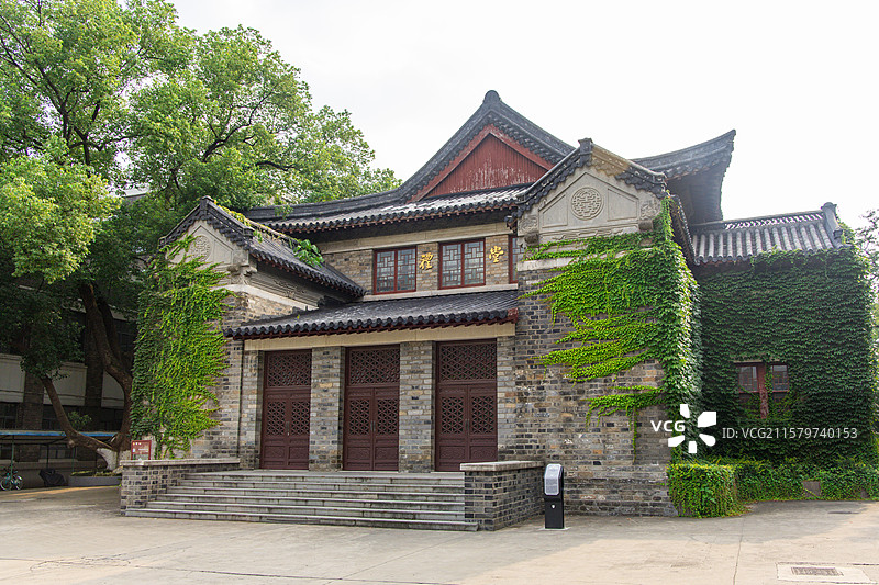 南京大学鼓楼校区百年校区夏季风光图片素材