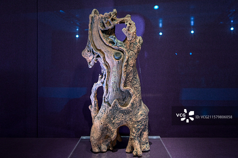 中国澳门艺术博物馆展出的石湾陶瓷文物图片素材